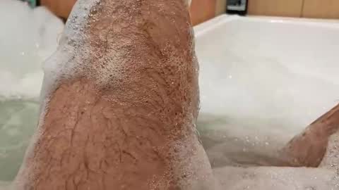 Snapshot of e_johnn chatting on February 19, 6:26 pm Lizy John online show from February 19, 6:26 pm