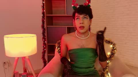 Snapshot of e_r_o_s_ chatting on November 28, 10:23 pm John online show from November 28, 10:23 pm