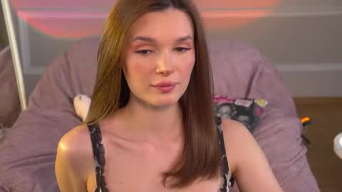 Eva online show from May 15, 4:25 pm