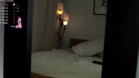 Snapshot of earlenebigge chatting on January 18, 4:15 am Kriss online show from January 18, 4:15 am