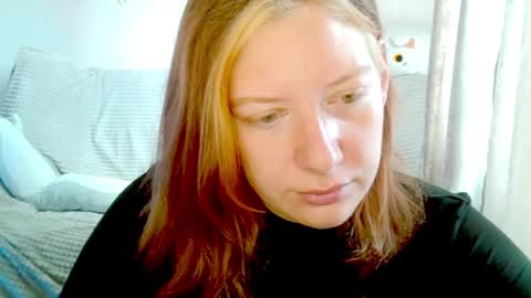 Snapshot of earn_my_lily chatting on April 26, 7:39 am Lily online show from April 26, 7:39 am