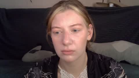 Snapshot of earn_my_lily chatting on May 11, 7:36 am Lily online show from May 11, 7:36 am