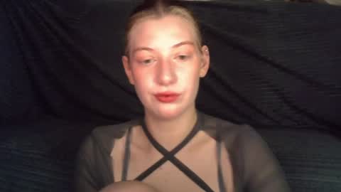 Snapshot of earn_my_lily chatting on May 14, 9:05 am Lily online show from May 14, 9:05 am