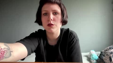 Snapshot of earthascritchfield chatting on May 31, 2:35 pm Rina online show from May 31, 2:35 pm