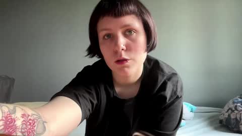 Snapshot of earthascritchfield chatting on June 1, 12:18 pm Rina online show from June 1, 12:18 pm