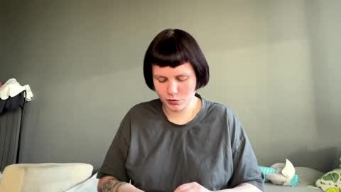 Snapshot of earthascritchfield chatting on June 4, 3:51 pm Rina online show from June 4, 3:51 pm
