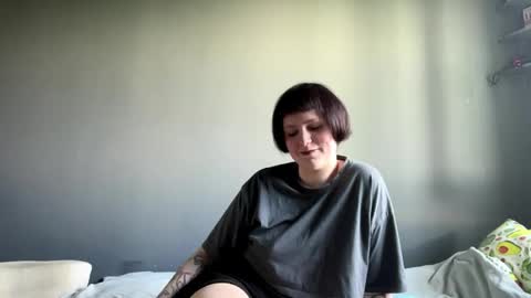 Snapshot of earthascritchfield chatting on June 5, 12:11 pm Rina online show from June 5, 12:11 pm