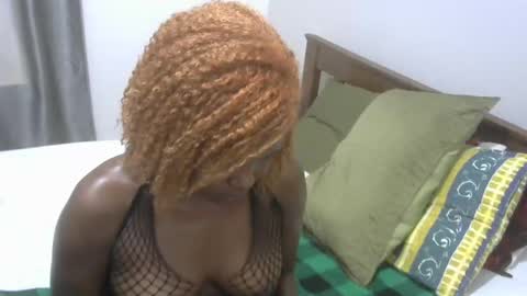 Snapshot of east_queen chatting on December 8, 12:41 pm east_queen online show from December 8, 12:41 pm