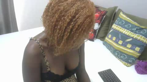 Snapshot of east_queen chatting on December 9, 10:43 am east_queen online show from December 9, 10:43 am