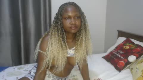 Snapshot of east_queen chatting on December 20, 6:45 pm east_queen online show from December 20, 6:45 pm