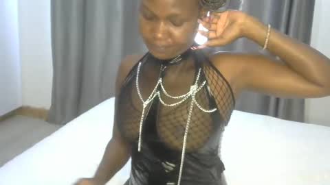 Snapshot of east_queen chatting on January 3, 9:36 am east_queen online show from January 3, 9:36 am