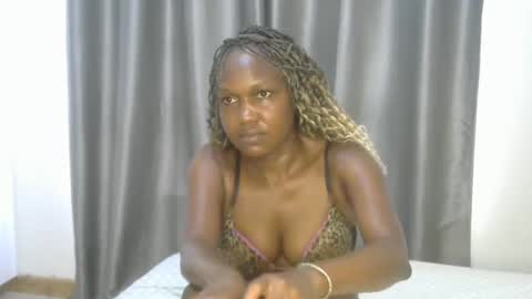Snapshot of east_queen chatting on January 8, 5:59 am east_queen online show from January 8, 5:59 am