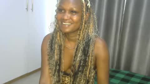 Snapshot of east_queen chatting on January 16, 5:00 am east_queen online show from January 16, 5:00 am