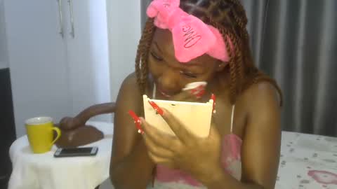 Snapshot of east_queen chatting on March 2, 5:54 am east_queen online show from March 2, 5:54 am