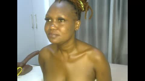 Snapshot of east_queen chatting on March 9, 8:29 am east_queen online show from March 9, 8:29 am