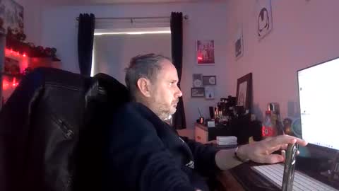 Snapshot of eastmidssoul chatting on April 1, 7:09 am eastmidssoul online show from April 1, 7:09 am