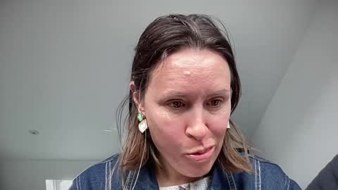 Nadia Ferreira  online show from November 3, 9:43 am