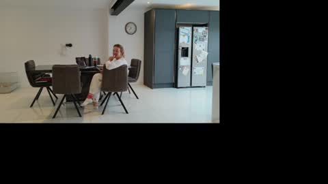 Nadia Ferreira  online show from May 14, 9:38 am