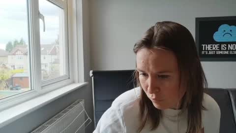 Nadia Ferreira  online show from May 15, 9:38 am