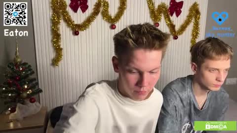 Snapshot of eaton_ chatting on December 14, 7:07 pm eaton_ online show from December 14, 7:07 pm