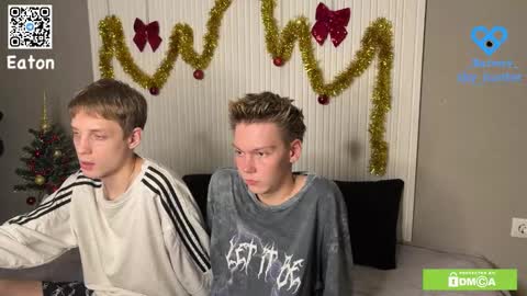 Snapshot of eaton_ chatting on January 6, 8:01 pm eaton_ online show from January 6, 8:01 pm