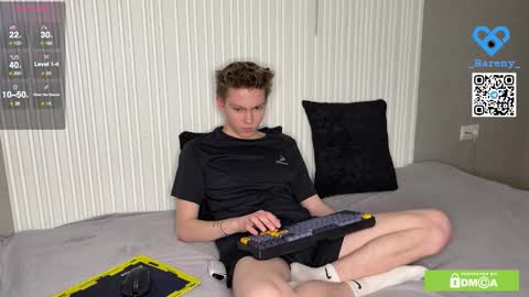 Snapshot of eaton_ chatting on January 15, 6:11 pm eaton_ online show from January 15, 6:11 pm