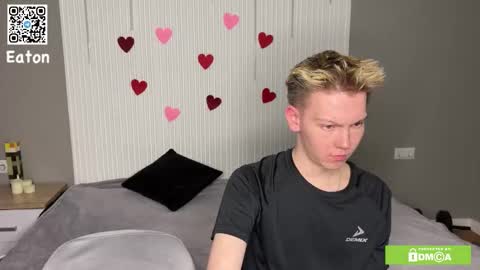 Snapshot of eaton_ chatting on February 15, 7:10 pm eaton_ online show from February 15, 7:10 pm