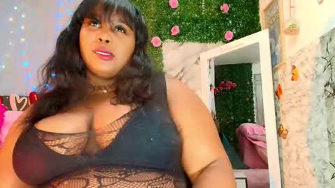 Snapshot of ebony544505 chatting on October 26, 1:11 am ANGIE online show from October 26, 1:11 am