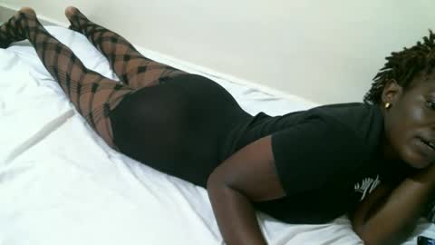 Snapshot of ebony_aleesha chatting on October 16, 11:06 pm nelly online show from October 16, 11:06 pm