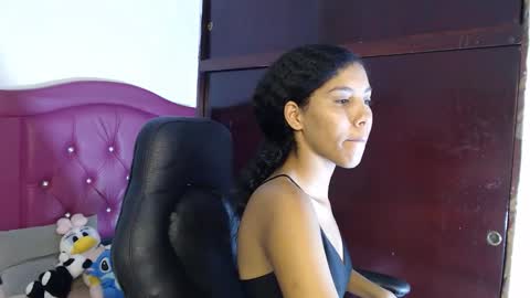 Snapshot of ebony_foxxx chatting on January 8, 3:20 am ebony_foxxx online show from January 8, 3:20 am