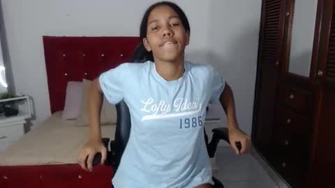 Snapshot of ebony_foxxx chatting on March 25, 4:40 am ebony_foxxx online show from March 25, 4:40 am