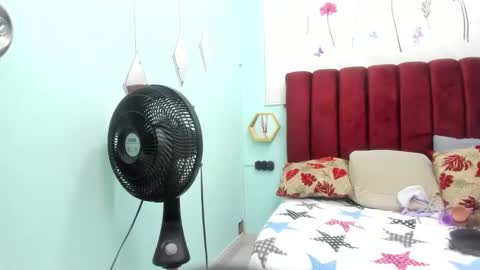 Snapshot of ebony_hot_25 chatting on October 29, 11:39 pm ebony_hot_25 online show from October 29, 11:39 pm