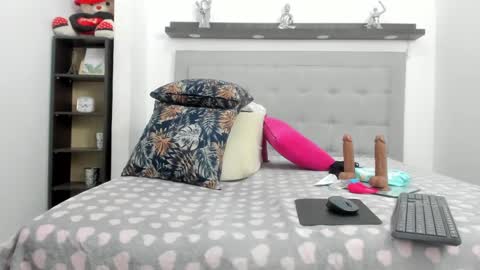 Snapshot of ebony_hot_sex1 chatting on February 19, 11:38 am linda online show from February 19, 11:38 am