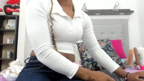 Snapshot of ebony_hot_sex1 chatting on March 9, 11:36 am linda online show from March 9, 11:36 am