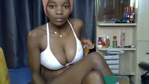 ebony_j online show from April 1, 8:37 am