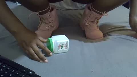 Snapshot of ebony_maria chatting on October 18, 8:04 am ebony_maria online show from October 18, 8:04 am