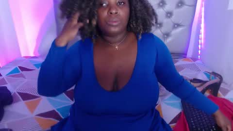 Snapshot of ebony_neighbormoans chatting on September 30, 3:22 am LINA online show from September 30, 3:22 am