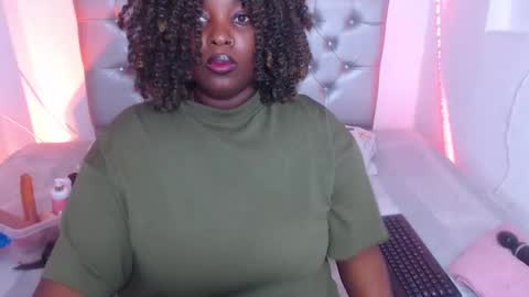 Snapshot of ebony_neighbormoans chatting on October 17, 3:31 am LINA online show from October 17, 3:31 am