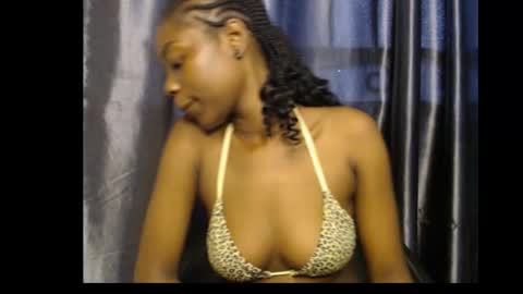 Snapshot of ebony_petitequeen chatting on September 10, 10:26 am Ella online show from September 10, 10:26 am