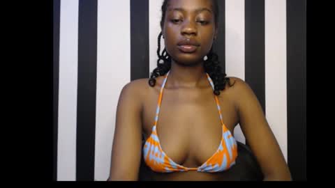 Snapshot of ebony_petitequeen chatting on September 19, 8:16 am Ella online show from September 19, 8:16 am