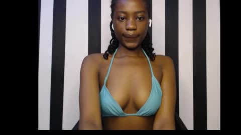 Snapshot of ebony_petitequeen chatting on September 21, 9:44 am Ella online show from September 21, 9:44 am