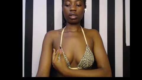 Snapshot of ebony_petitequeen chatting on September 21, 9:49 pm Ella online show from September 21, 9:49 pm