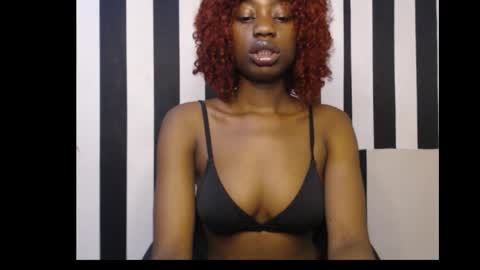 Snapshot of ebony_petitequeen chatting on September 29, 12:10 pm Ella online show from September 29, 12:10 pm