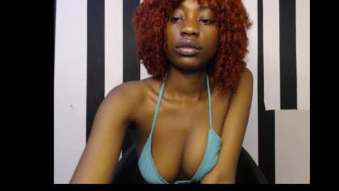 Snapshot of ebony_petitequeen chatting on September 30, 12:21 pm Ella online show from September 30, 12:21 pm