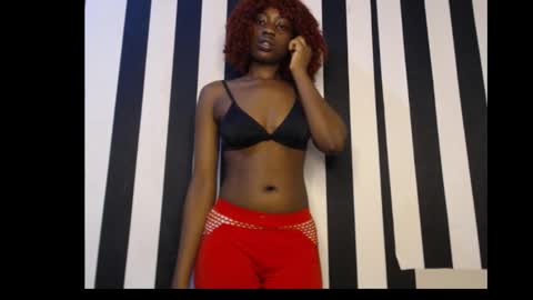 Snapshot of ebony_petitequeen chatting on October 1, 12:27 am Ella online show from October 1, 12:27 am
