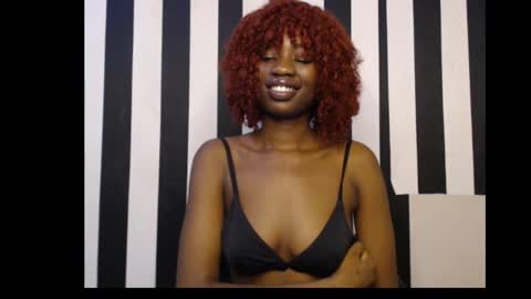 Snapshot of ebony_petitequeen chatting on October 2, 12:39 am Ella online show from October 2, 12:39 am