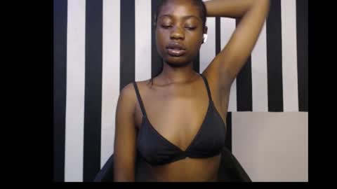 Snapshot of ebony_petitequeen chatting on October 6, 12:57 pm Ella online show from October 6, 12:57 pm
