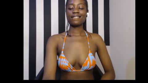 Snapshot of ebony_petitequeen chatting on October 13, 1:11 pm Ella online show from October 13, 1:11 pm