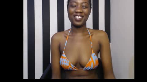 Snapshot of ebony_petitequeen chatting on October 16, 9:32 am Ella online show from October 16, 9:32 am