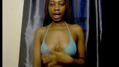 Snapshot of ebony_petitequeen chatting on October 18, 9:54 am Ella online show from October 18, 9:54 am